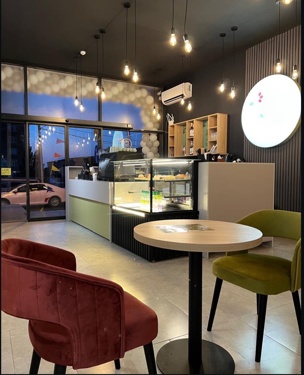 Badam Coffee — Daxili