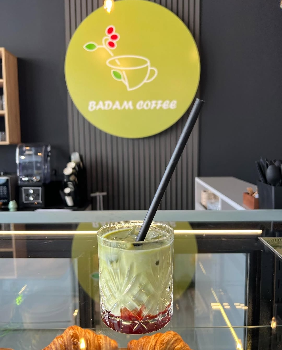 Badam Coffee — Daxili