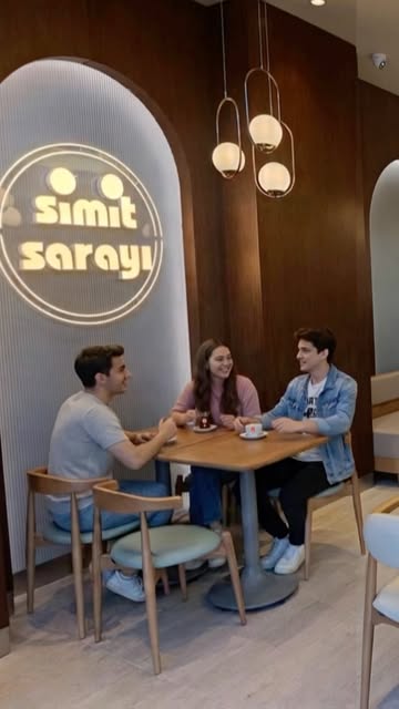 Oazis Simit Sarayi — Daxili