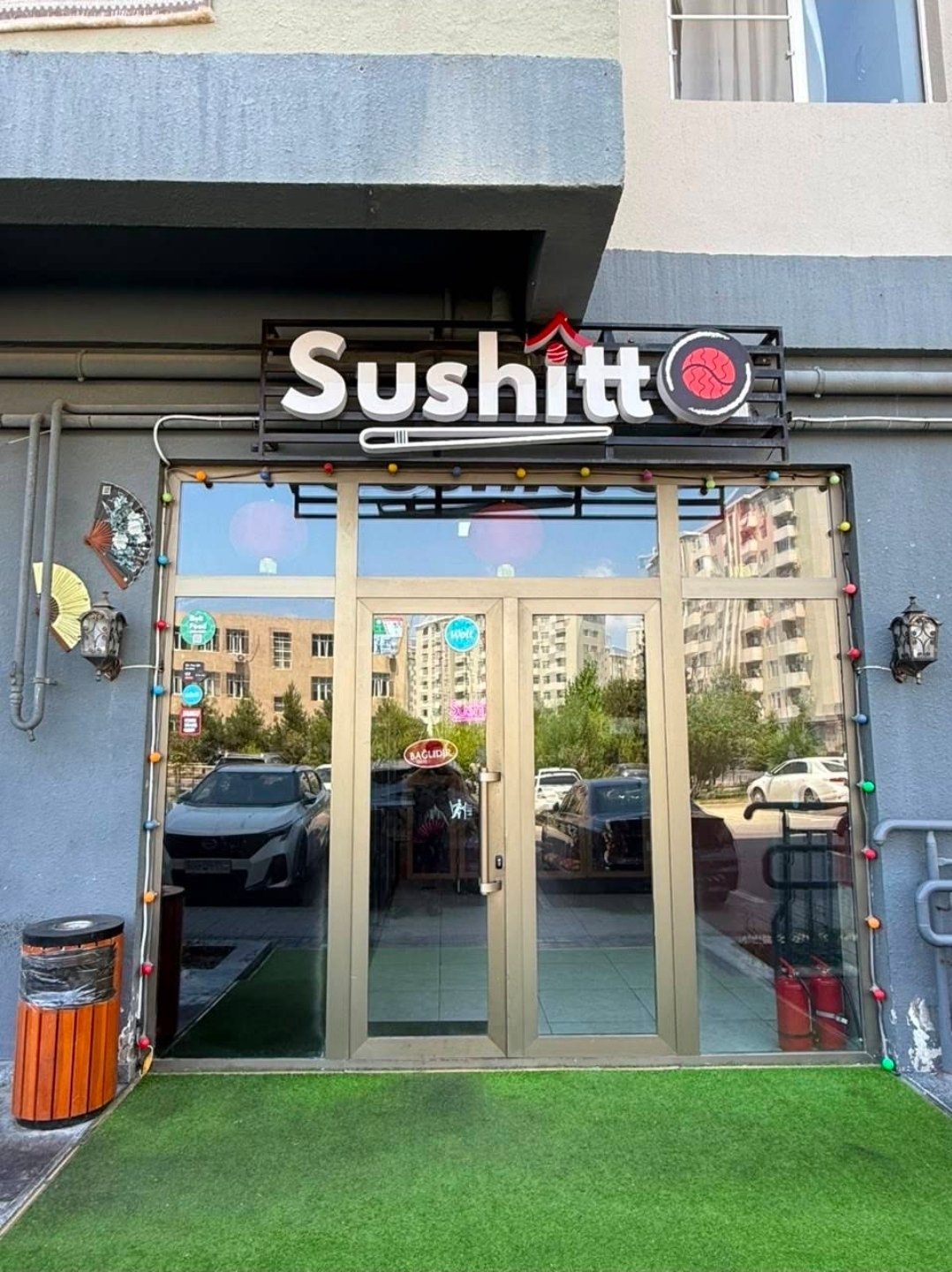 Sushitto Yasamal — Xarici görünüş