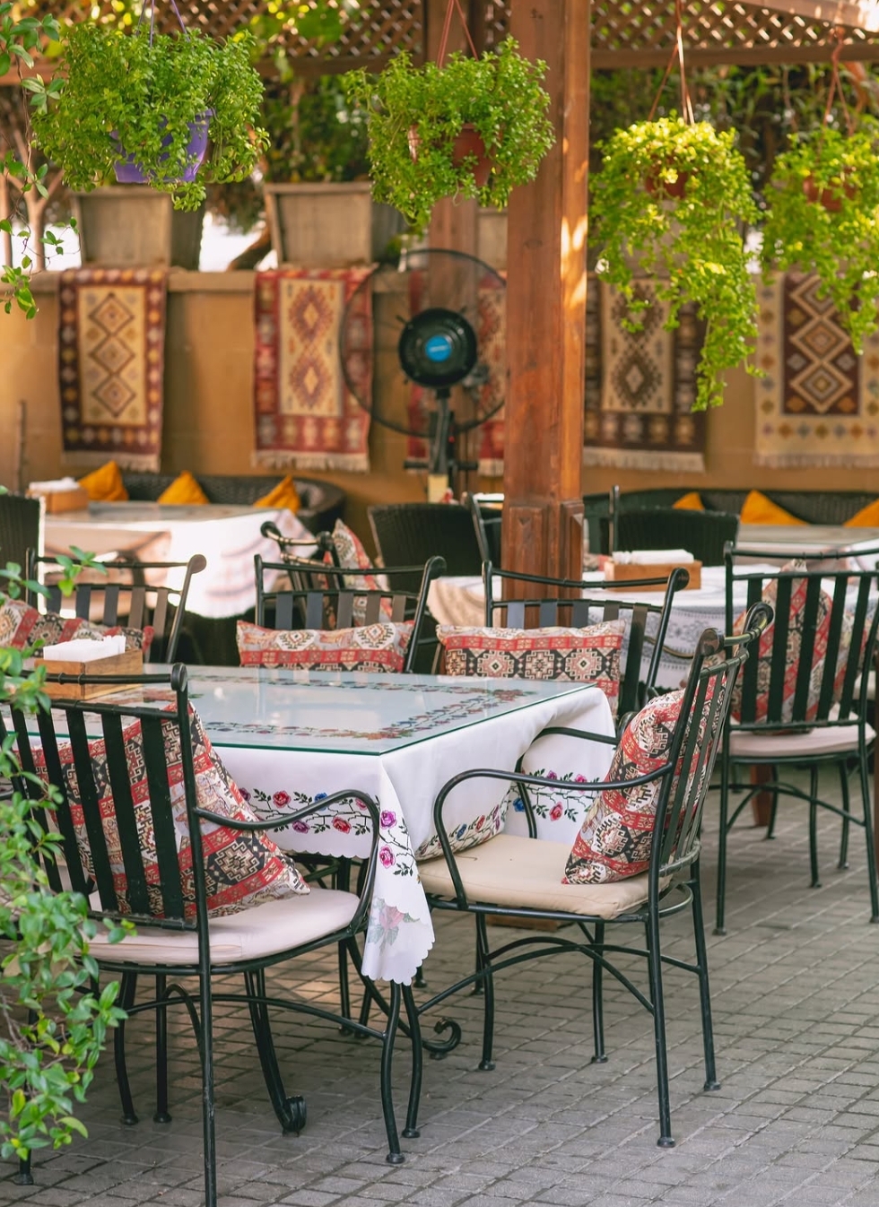 Bürc Qala Restoranı — Daxili