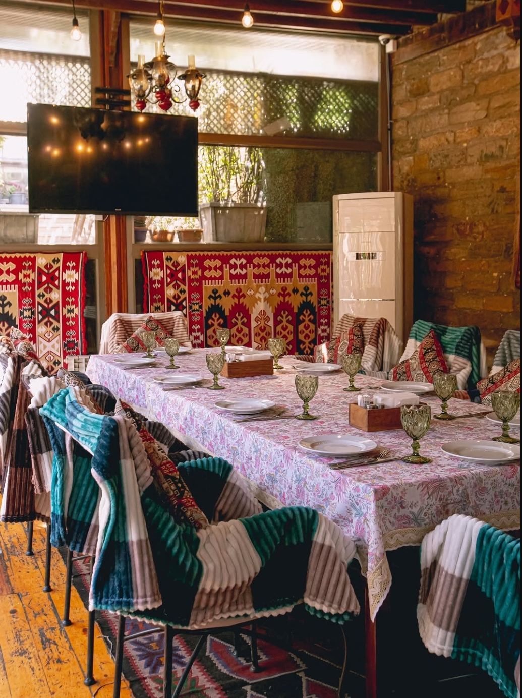 Bürc Qala Restoranı — Daxili