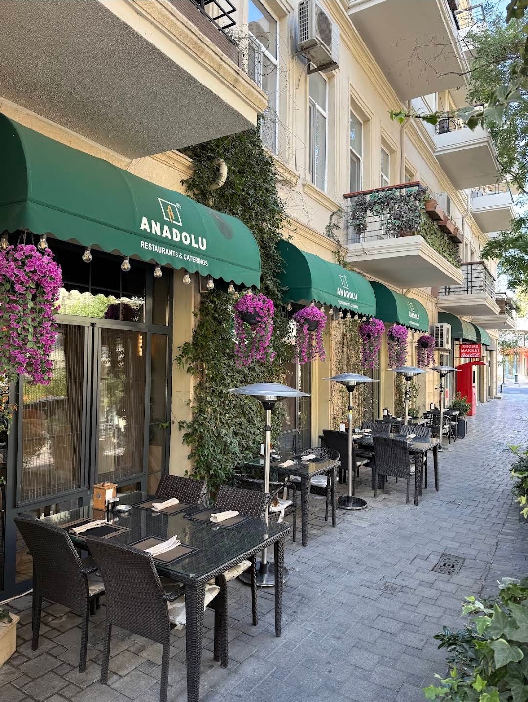 Anadolu Restoran — Daxili