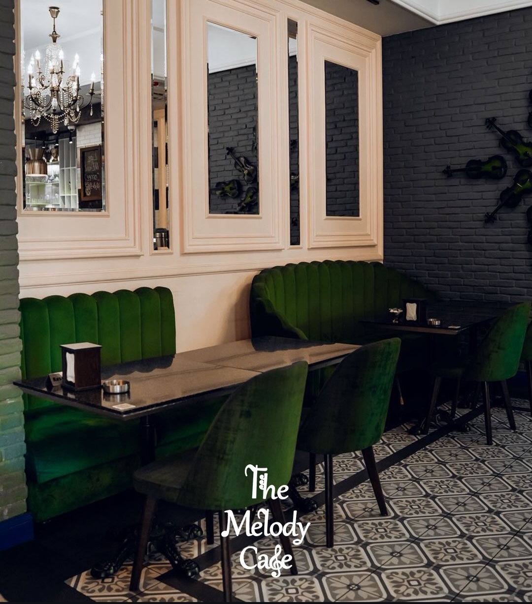 The Melody Cafe — Daxili