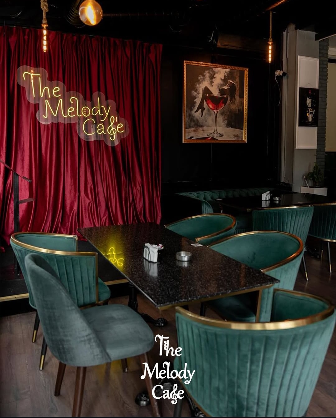 The Melody Cafe — Daxili