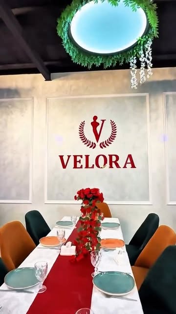 Velora Restaurant — Daxili