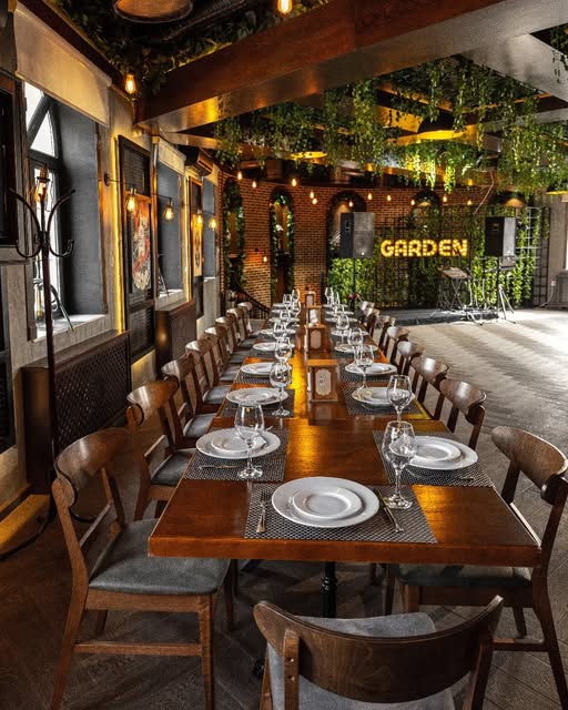 Beer Garden Restaurant — Daxili