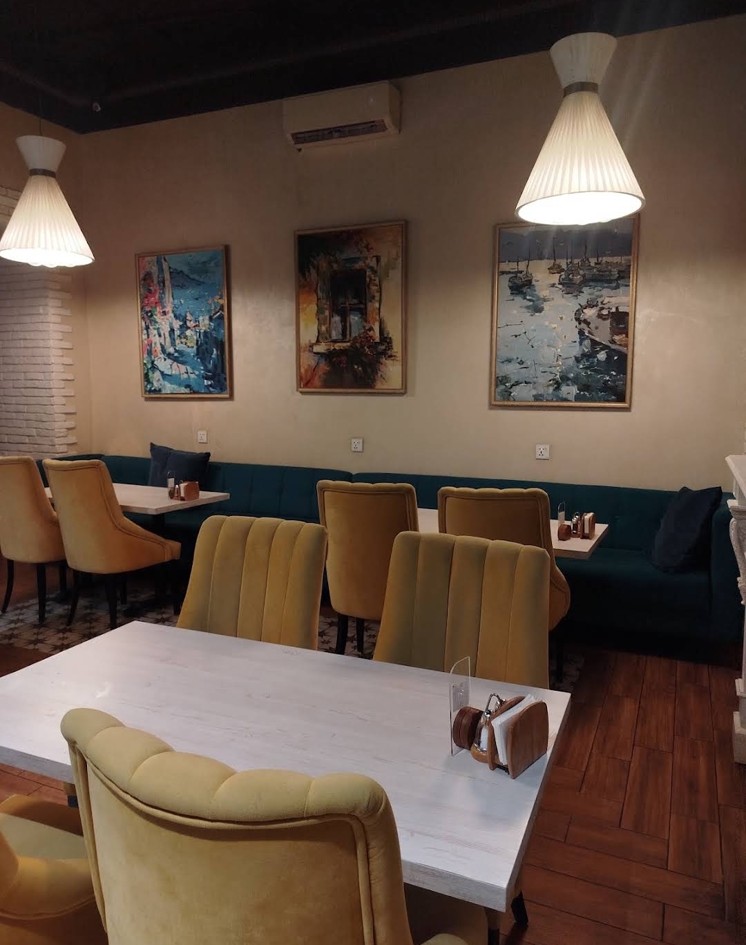 Cheers Cafe baku — Daxili