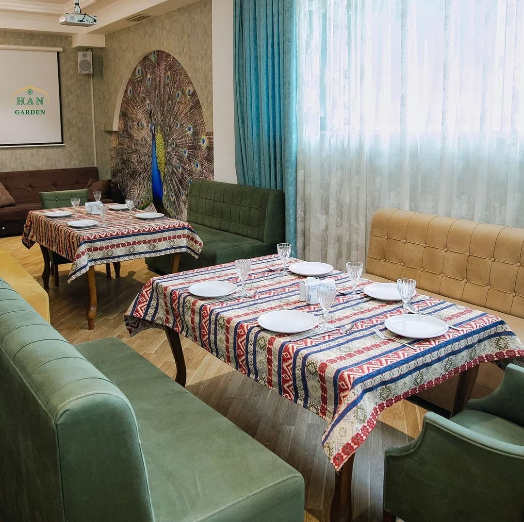 Han Garden Restaurant — Daxili