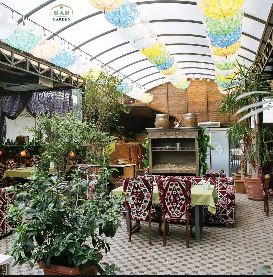 Han Garden Restaurant — Daxili