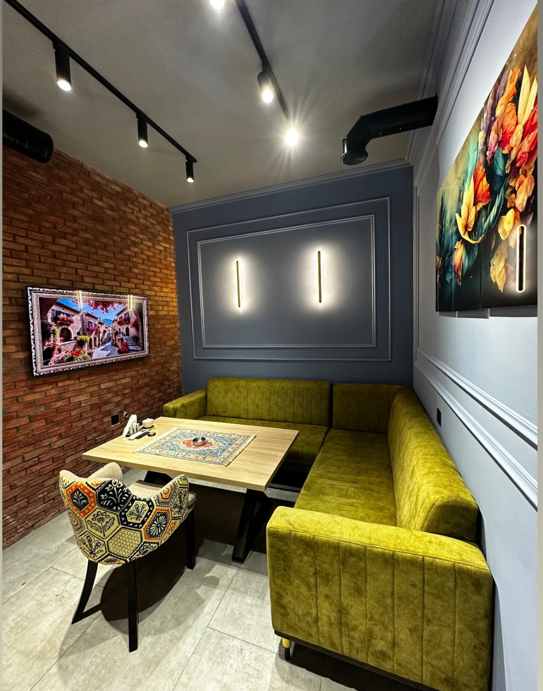 Chaynik Cafe Lounge — Daxili