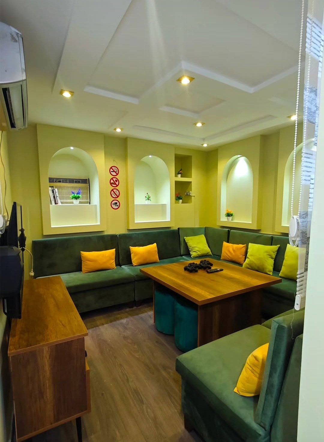 Concept Anti Cafe «Green» — Daxili