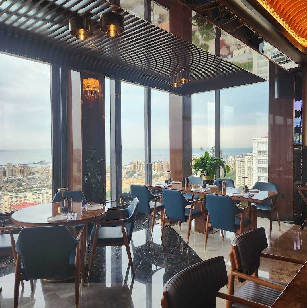 Juno Restaurant — Daxili