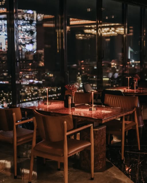 Juno Restaurant — Daxili