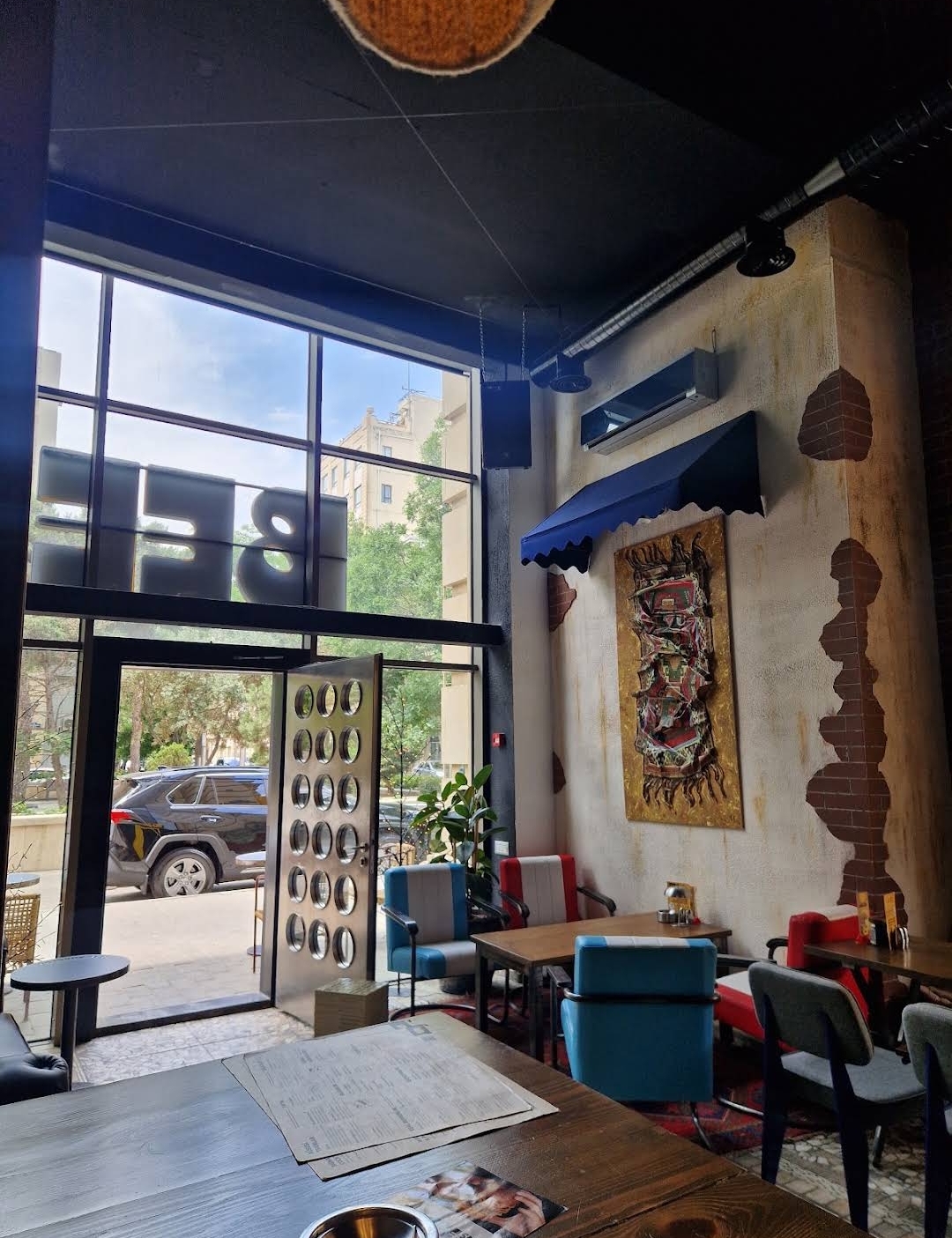 Bee Bistro&Burgers — Daxili