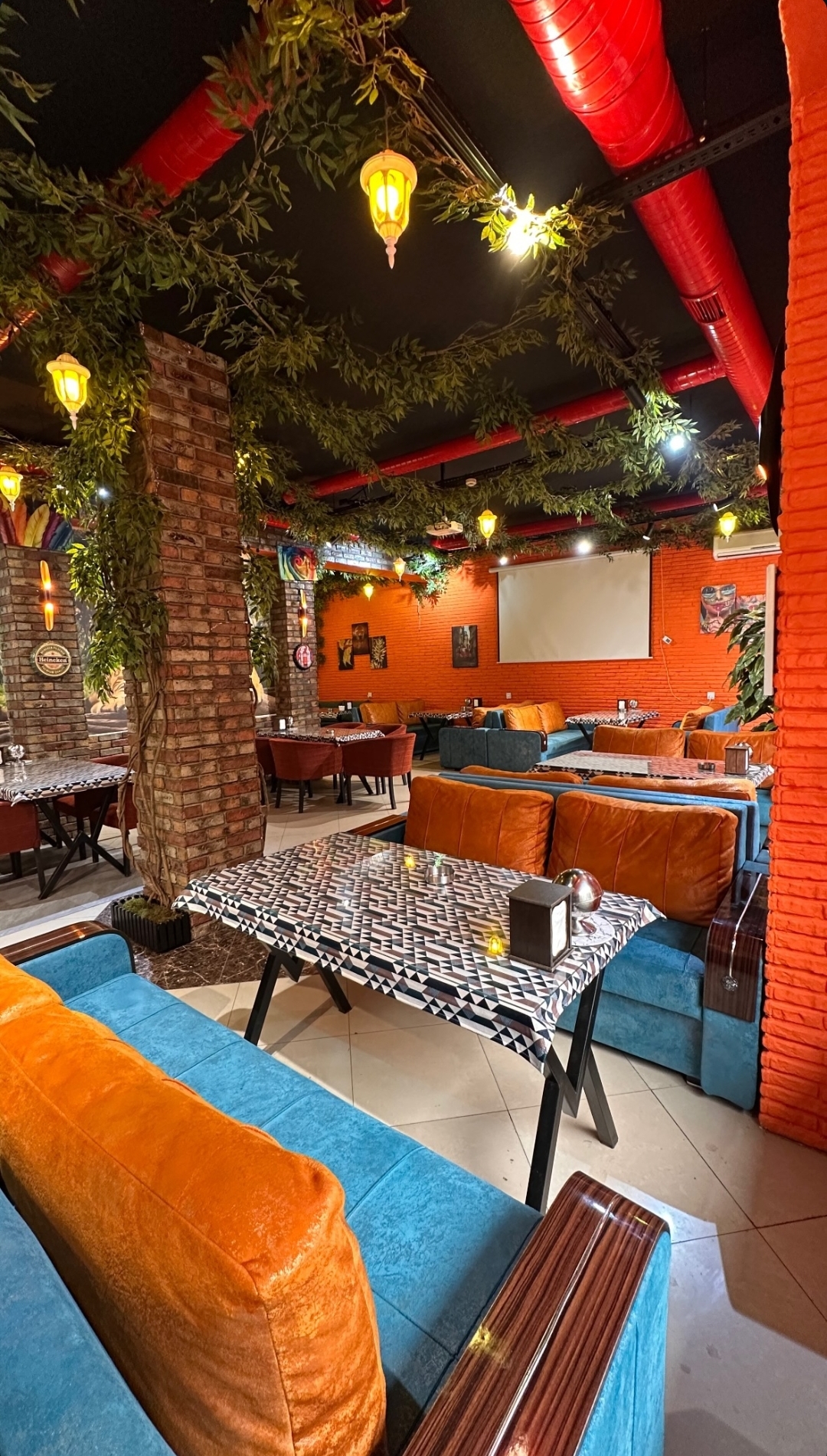 041 lounge — Daxili