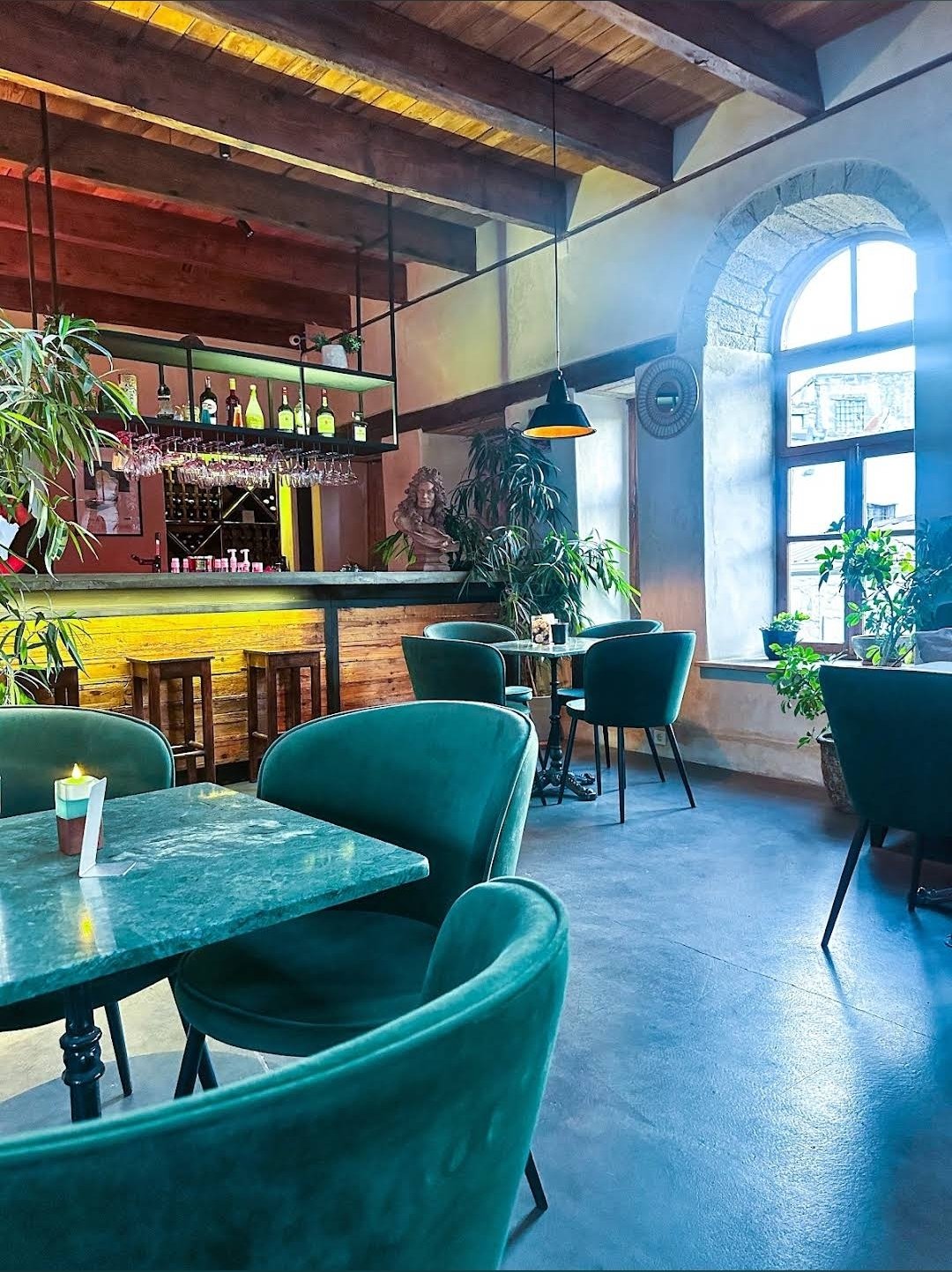 Maurice restaurant — Daxili
