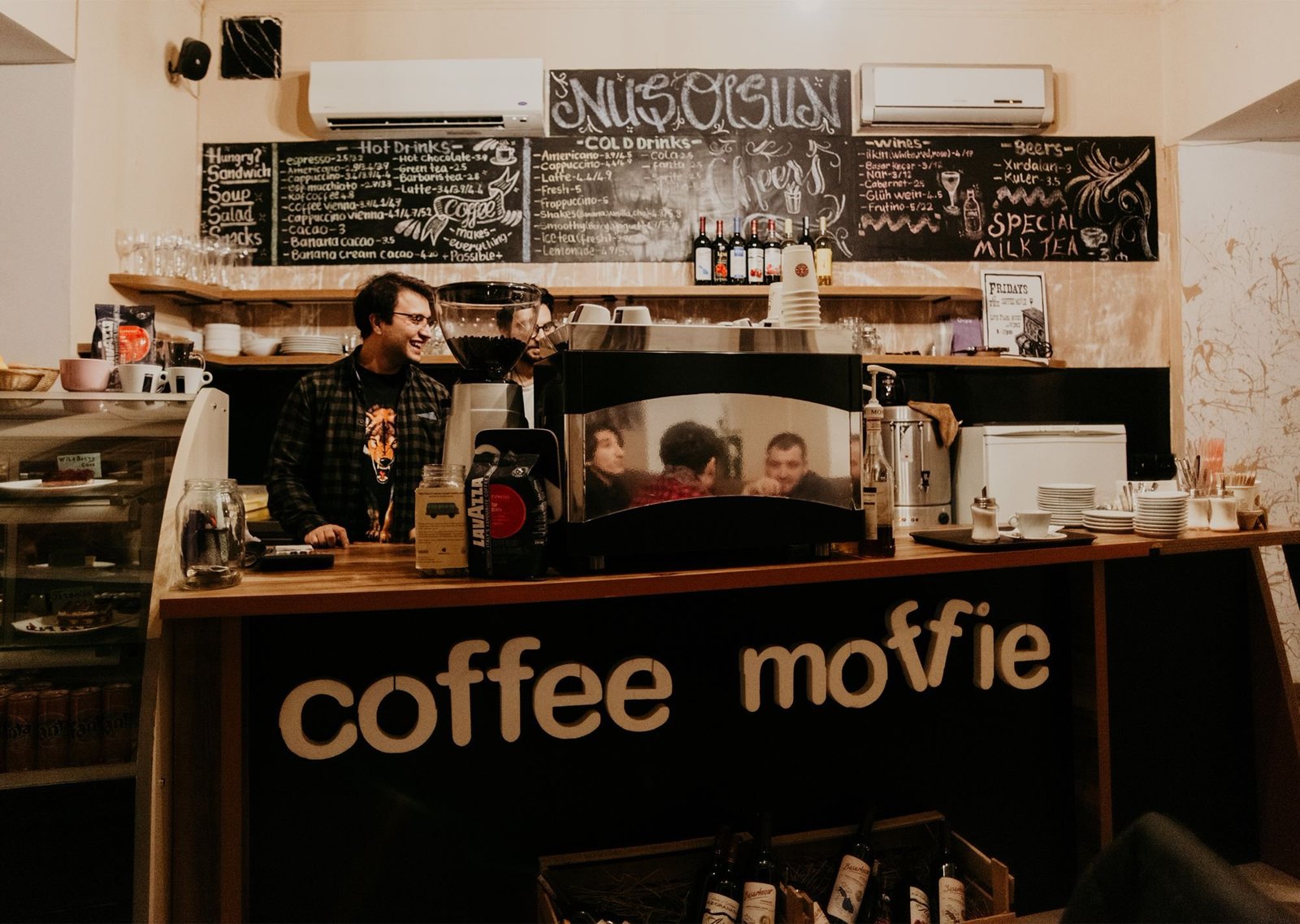 Coffee Moffie — Daxili