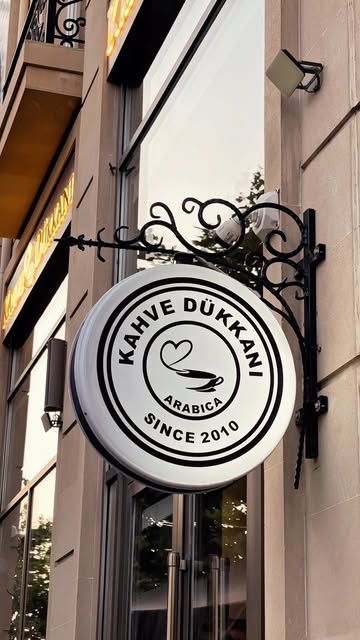 Kahve Dükkanı — Xarici görünüş