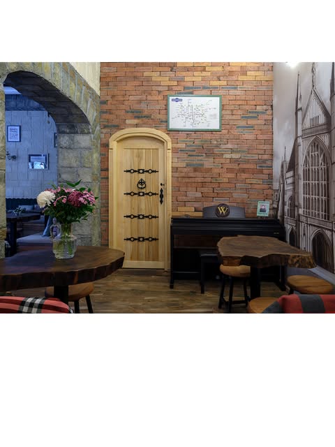 The Winchester Cafe — Daxili