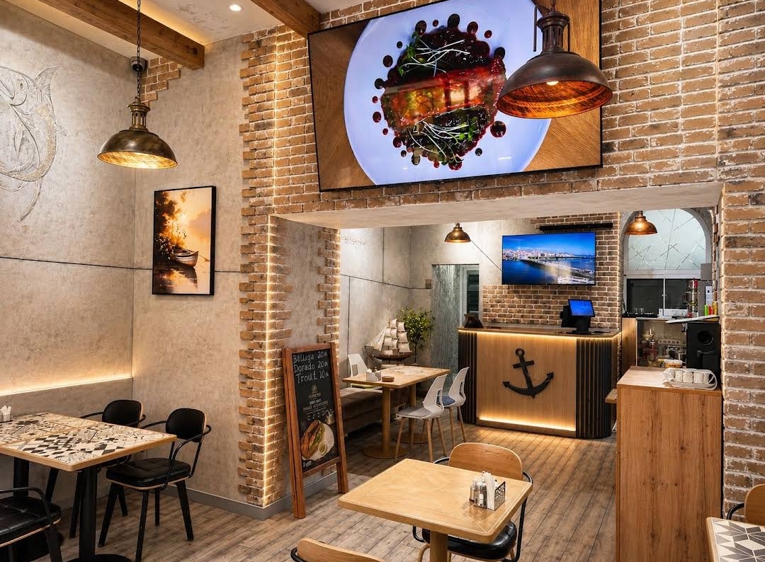 Restaurant Golden Fish — Daxili