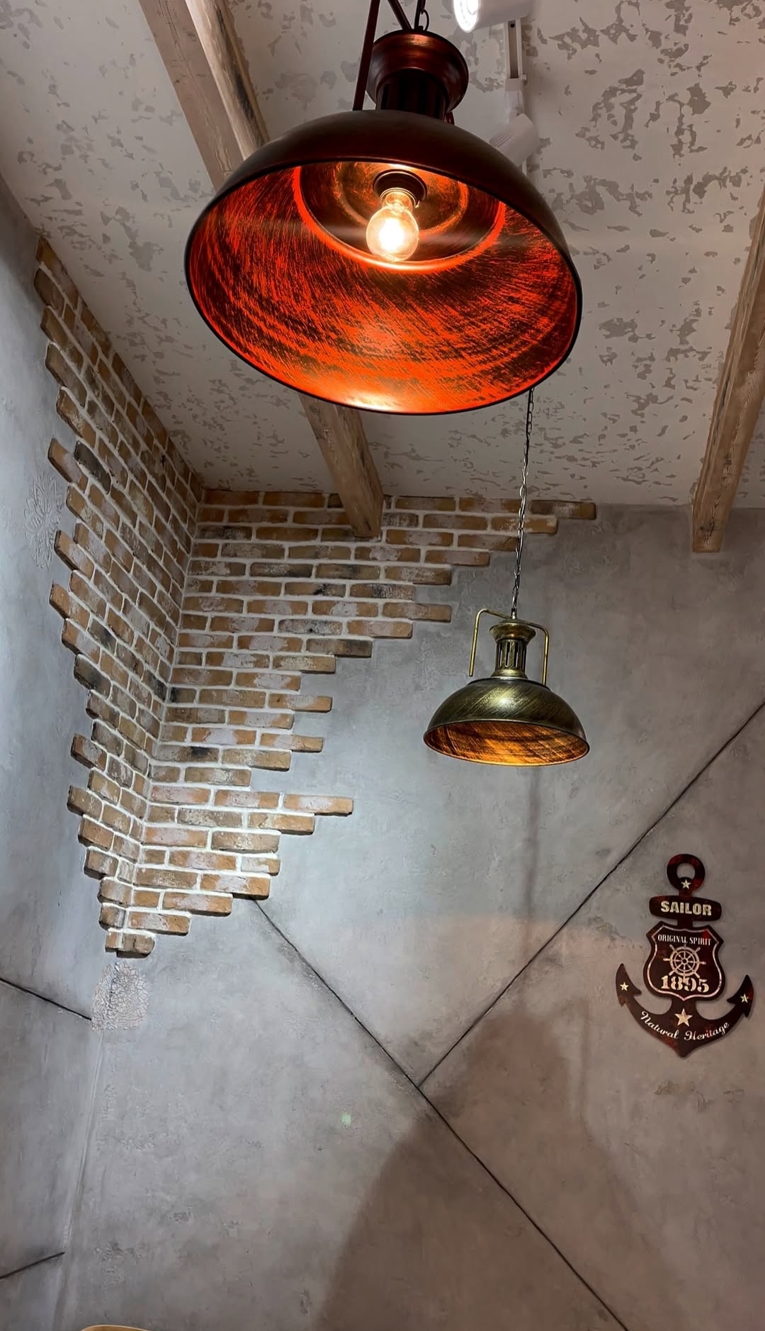 Restaurant Golden Fish — Daxili