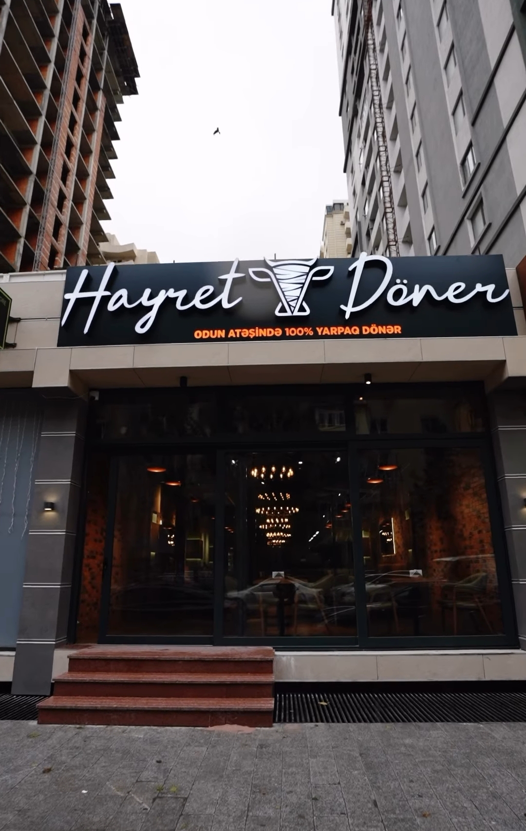 Hayret Dönər — Xarici görünüş