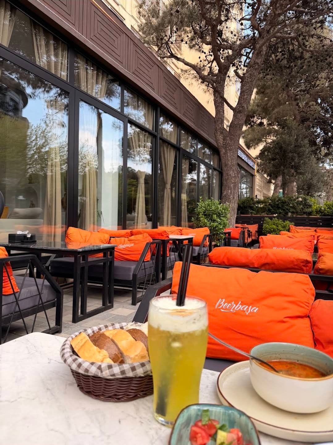 BeerBasha Restaurant — Daxili